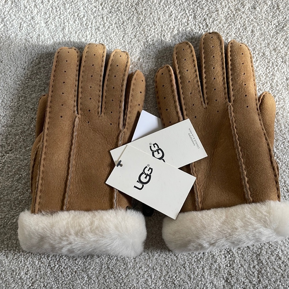 NWT Ugg Classic Perforated Genuine Dyed Shearling Gloves